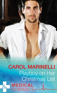 Carol Marinelli Playboy On Her Christmas List обложка книги