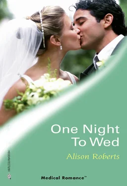 Alison Roberts One Night To Wed обложка книги