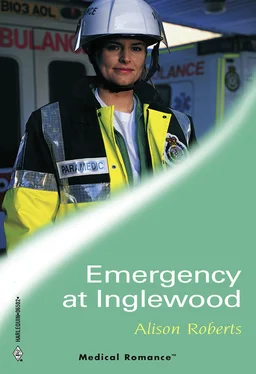 Alison Roberts Emergency At Inglewood обложка книги