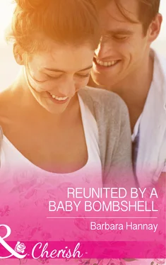 Barbara Hannay Reunited By A Baby Bombshell обложка книги