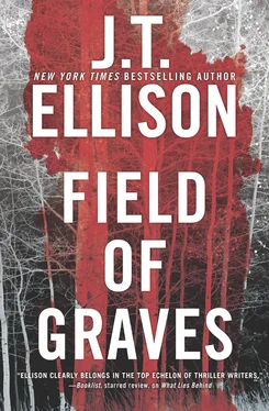 J.T. Ellison Field Of Graves обложка книги