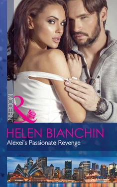 Helen Bianchin Alexei's Passionate Revenge обложка книги
