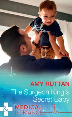 Amy Ruttan The Surgeon King's Secret Baby обложка книги