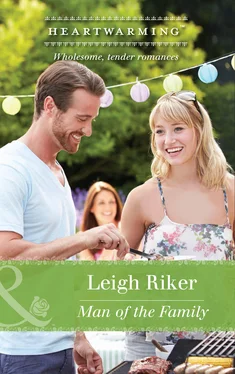 Leigh Riker Man Of The Family обложка книги