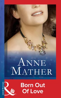Anne Mather Born Out Of Love обложка книги