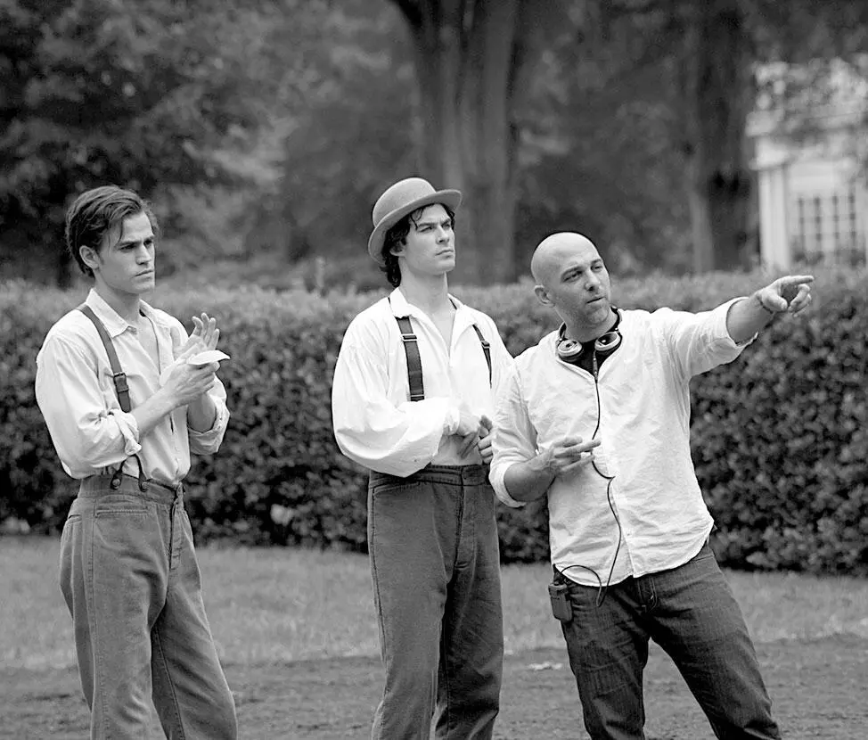 На съемочной площадке телесериала Дневники вампира Деймон же вообще оказался - фото 23