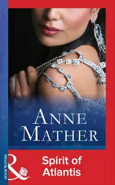 Anne Mather Spirit Of Atlantis обложка книги