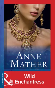 Anne Mather Wild Enchantress обложка книги