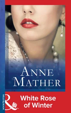 Anne Mather White Rose Of Winter обложка книги