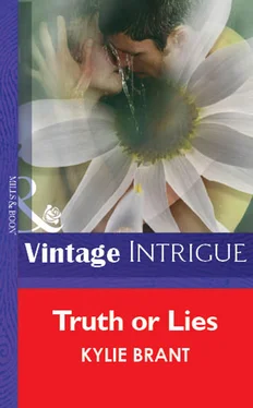 Kylie Brant Truth Or Lies обложка книги