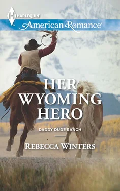 Rebecca Winters Her Wyoming Hero обложка книги