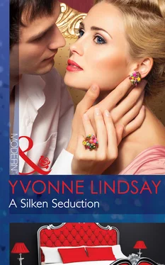 Yvonne Lindsay A Silken Seduction обложка книги