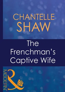 Chantelle Shaw The Frenchman's Captive Wife обложка книги