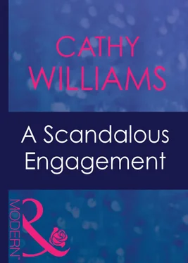 Cathy Williams A Scandalous Engagement обложка книги