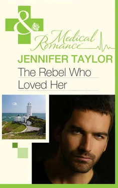 Jennifer Taylor The Rebel Who Loved Her обложка книги