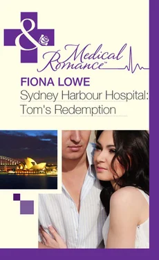 Fiona Lowe Sydney Harbour Hospital: Tom's Redemption обложка книги