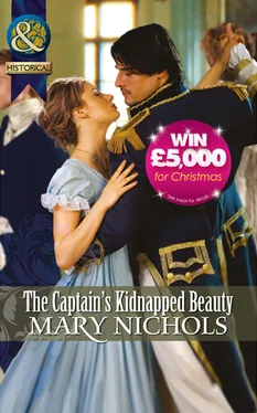 Mary Nichols The Captain's Kidnapped Beauty обложка книги