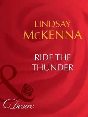 Lindsay McKenna Ride the Thunder обложка книги