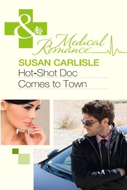 Susan Carlisle Hot-Shot Doc Comes to Town обложка книги