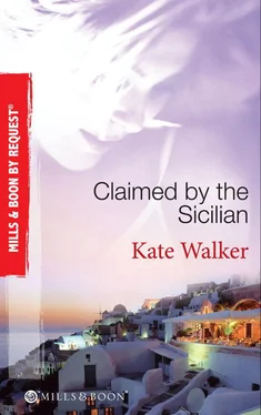 Kate Walker Claimed by the Sicilian обложка книги