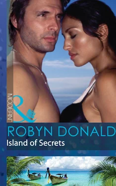 Robyn Donald Island of Secrets обложка книги