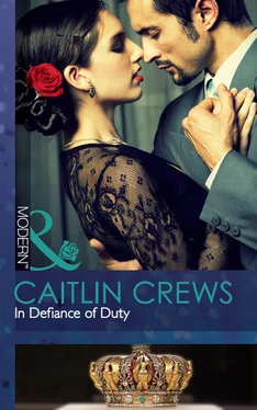 Caitlin Crews In Defiance of Duty обложка книги
