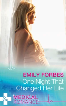 Emily Forbes One Night That Changed Her Life обложка книги