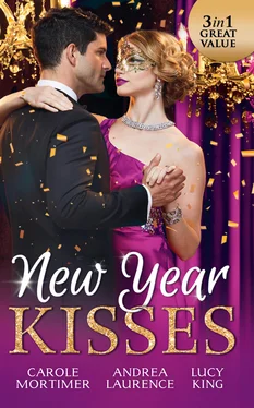 Carole Mortimer New Year Kisses обложка книги