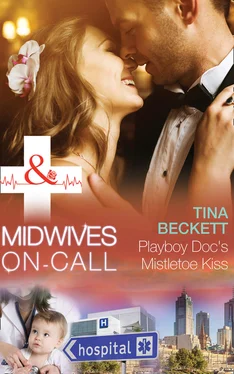 Tina Beckett Playboy Doc's Mistletoe Kiss обложка книги