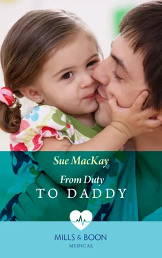 Sue MacKay From Duty to Daddy обложка книги