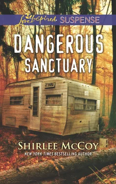 Shirlee McCoy Dangerous Sanctuary обложка книги