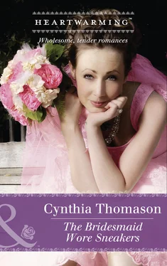 Cynthia Thomason The Bridesmaid Wore Sneakers обложка книги