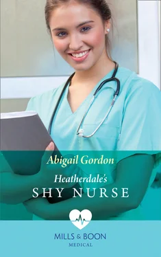 Abigail Gordon Heatherdale's Shy Nurse обложка книги