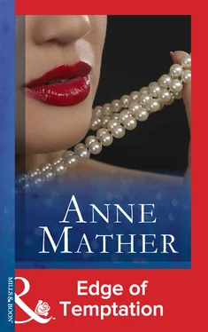 Anne Mather Edge Of Temptation обложка книги