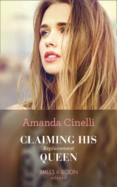 Amanda Cinelli Claiming His Replacement Queen обложка книги