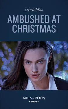 Barb Han Ambushed At Christmas обложка книги