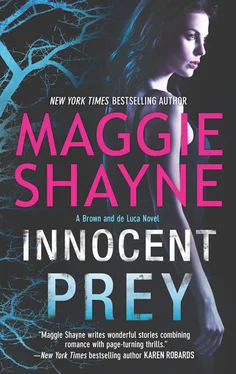 Maggie Shayne Innocent Prey обложка книги