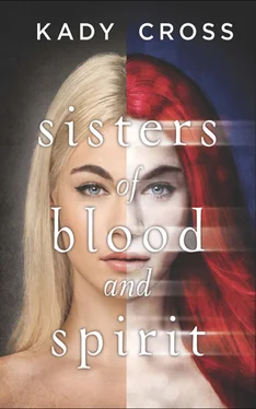 Kady Cross Sisters of Blood and Spirit обложка книги