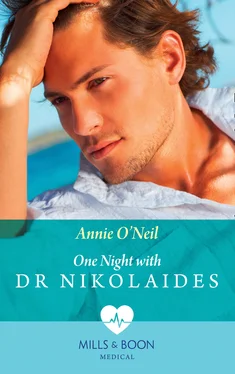 Annie O'Neil One Night With Dr Nikolaides обложка книги