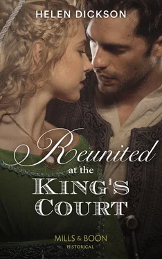 Helen Dickson Reunited At The King's Court обложка книги