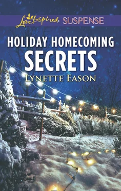 Lynette Eason Holiday Homecoming Secrets обложка книги