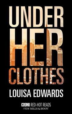 Louisa Edwards Under Her Clothes обложка книги