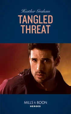 Heather Graham Tangled Threat обложка книги