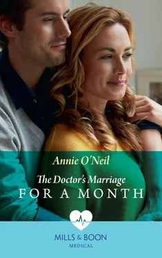 Annie O'Neil The Doctor's Marriage For A Month обложка книги