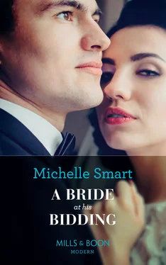 Michelle Smart A Bride At His Bidding обложка книги