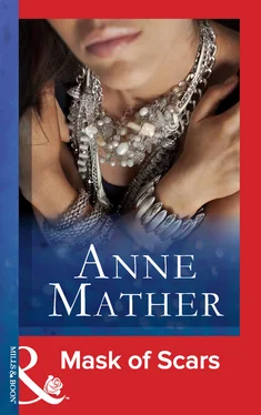 Anne Mather Mask Of Scars обложка книги