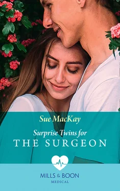 Sue MacKay Surprise Twins For The Surgeon обложка книги
