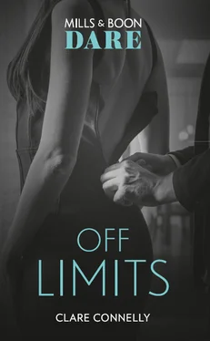 Clare Connelly Off Limits обложка книги