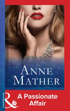 Anne Mather A Passionate Affair обложка книги