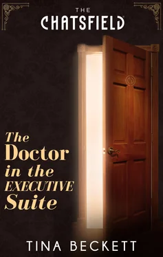 Tina Beckett The Doctor In The Executive Suite обложка книги